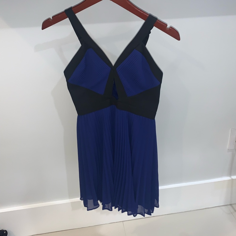 BCBGMAXAZRIA Oriental Blue Cutout Brook Pleated Chiffon Dress